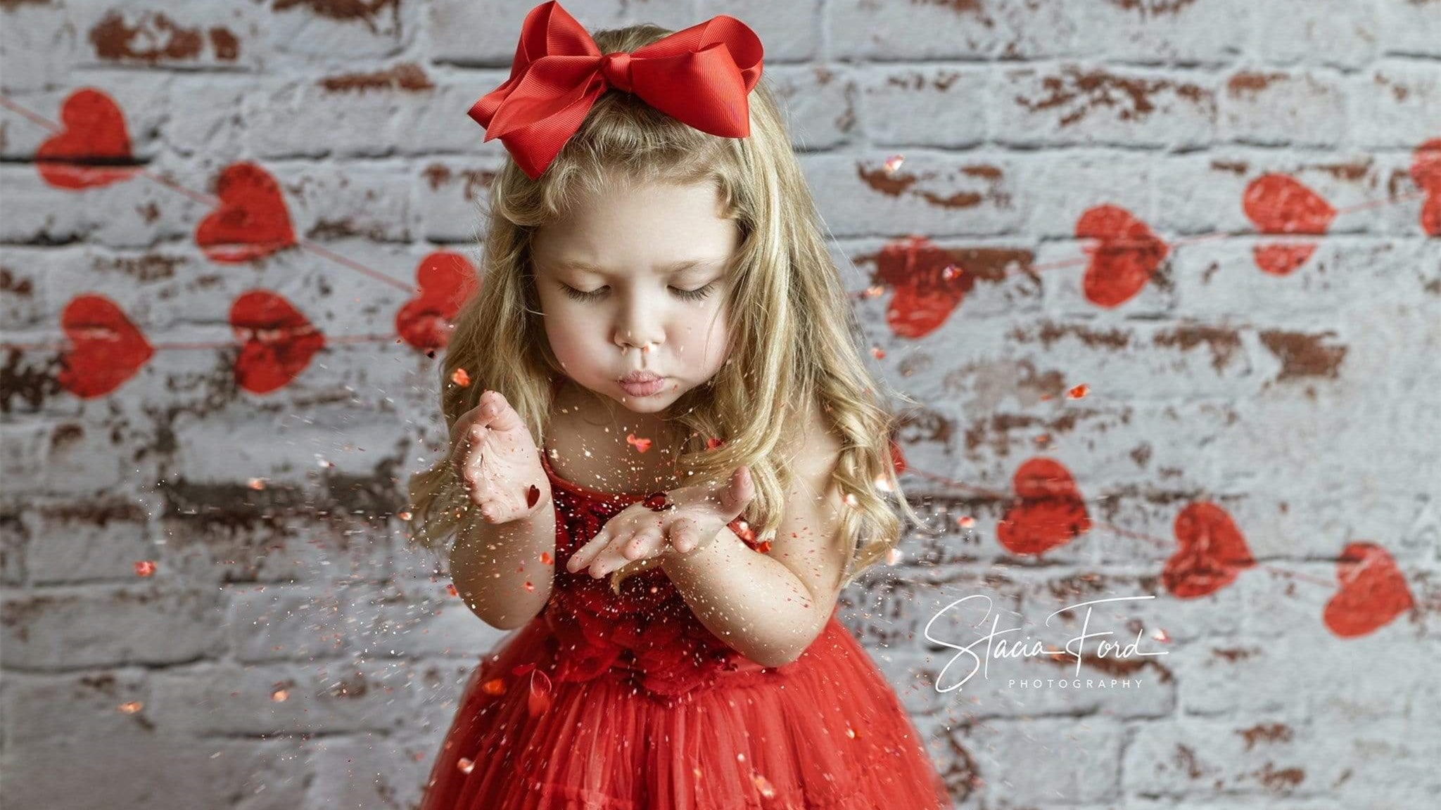 5 Amazing Valentine's Day Photoshoot Ideas for Kids & Family!