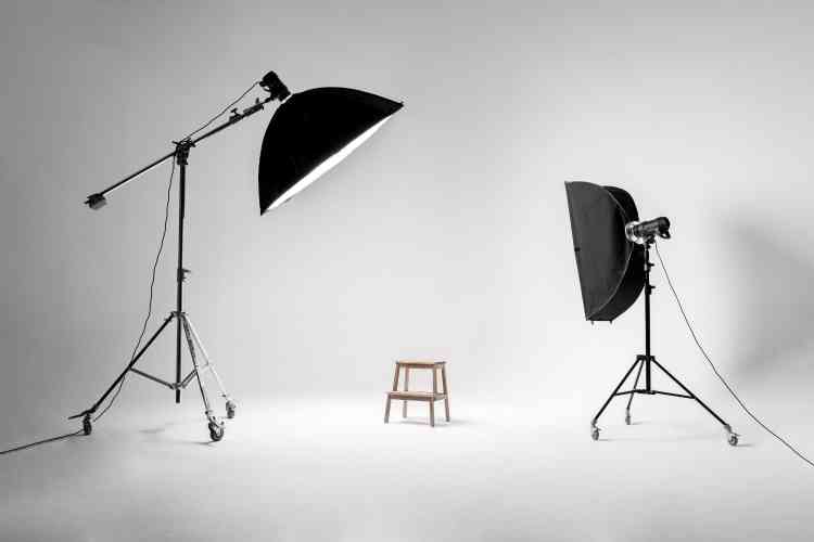 light stand in the studio Photo by Sergey Mironov on shutterstock