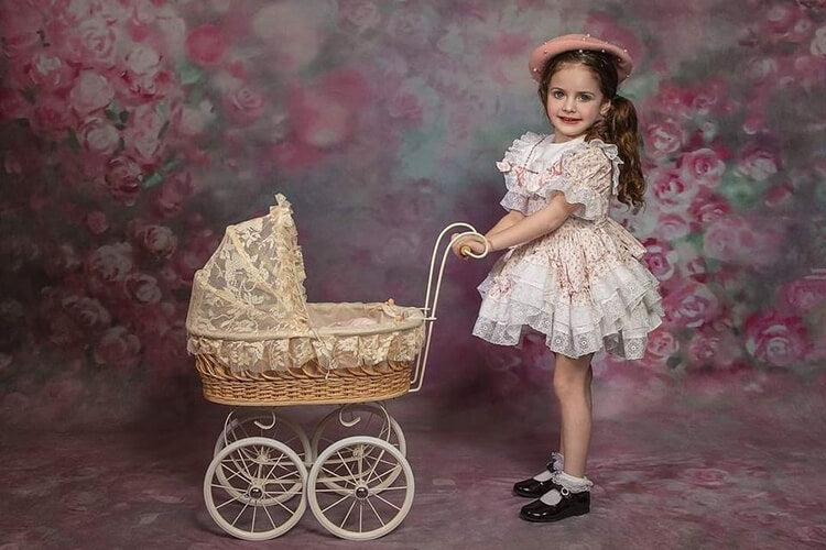 Photography sweep backdrop with a seamless wall-to-floor studio scene