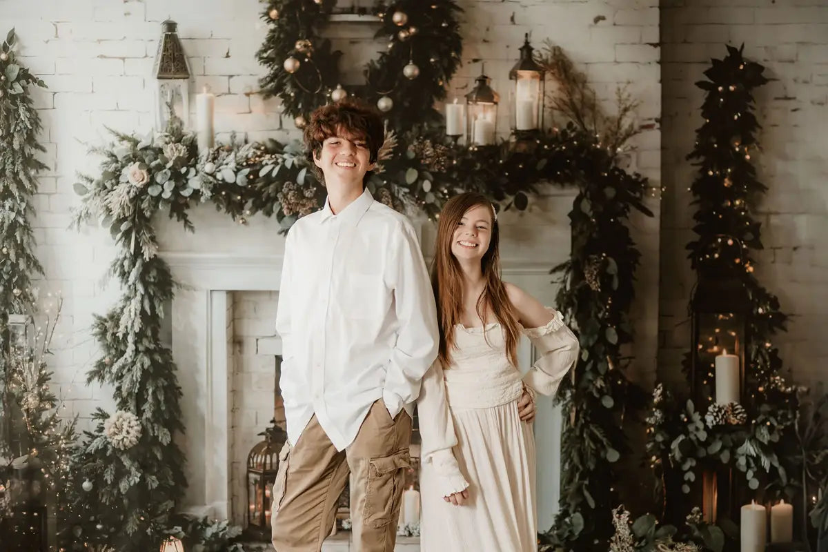 Fondo de chimenea interior blanca para Navidad en invierno diseñado por Emetselch