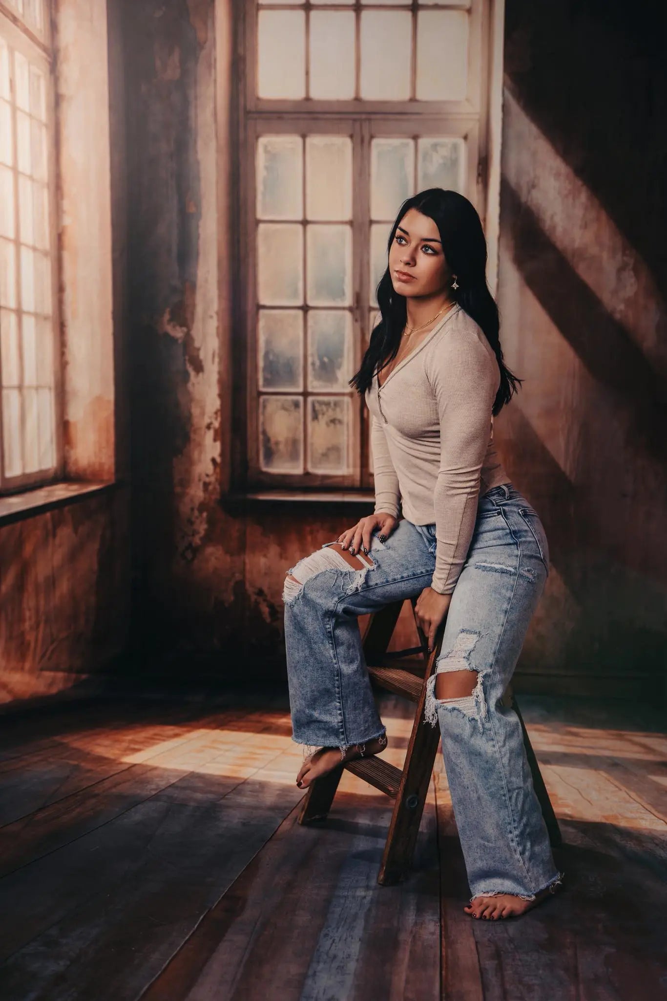 Sfondo della stanza vintage rustico illuminato dal sole progettato da Emetselch