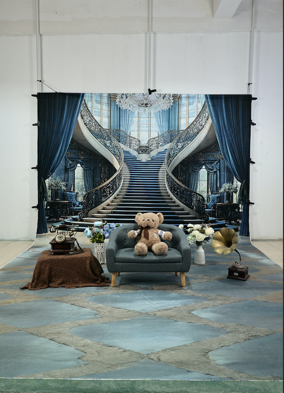 Fondo de lujo azul europeo para escaleras diseñado por Chain Photography