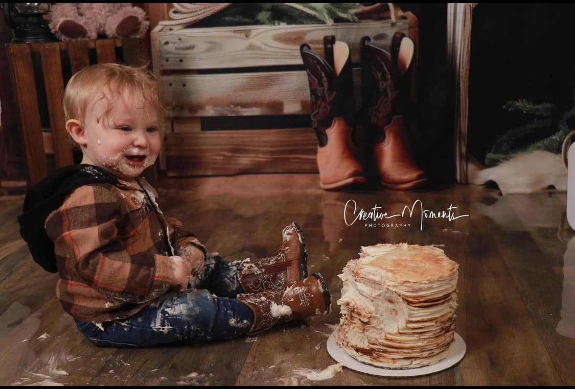 Sfondo murale Wild West Cowboy Marrone in Stile Retrò Progettato da Patty Robert