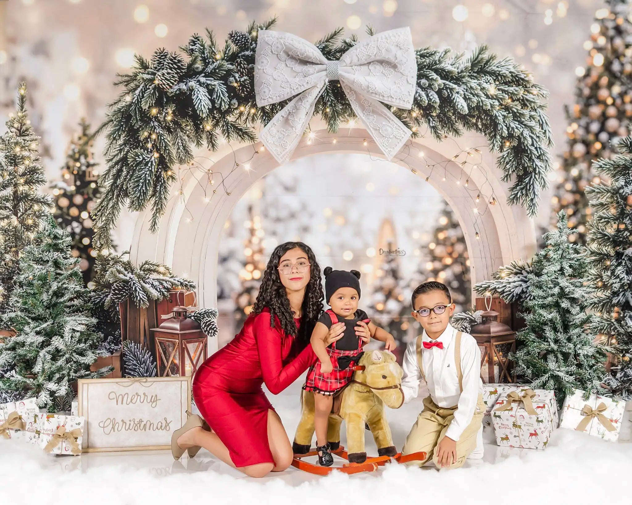 Fondo de Arco de Lazo de Navidad Árboles de Pino Nevados Faroles diseñado por Emetselch