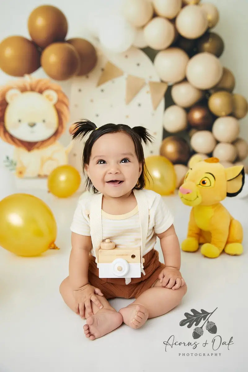 Fondo de globos de león safari para el pastel aplastado