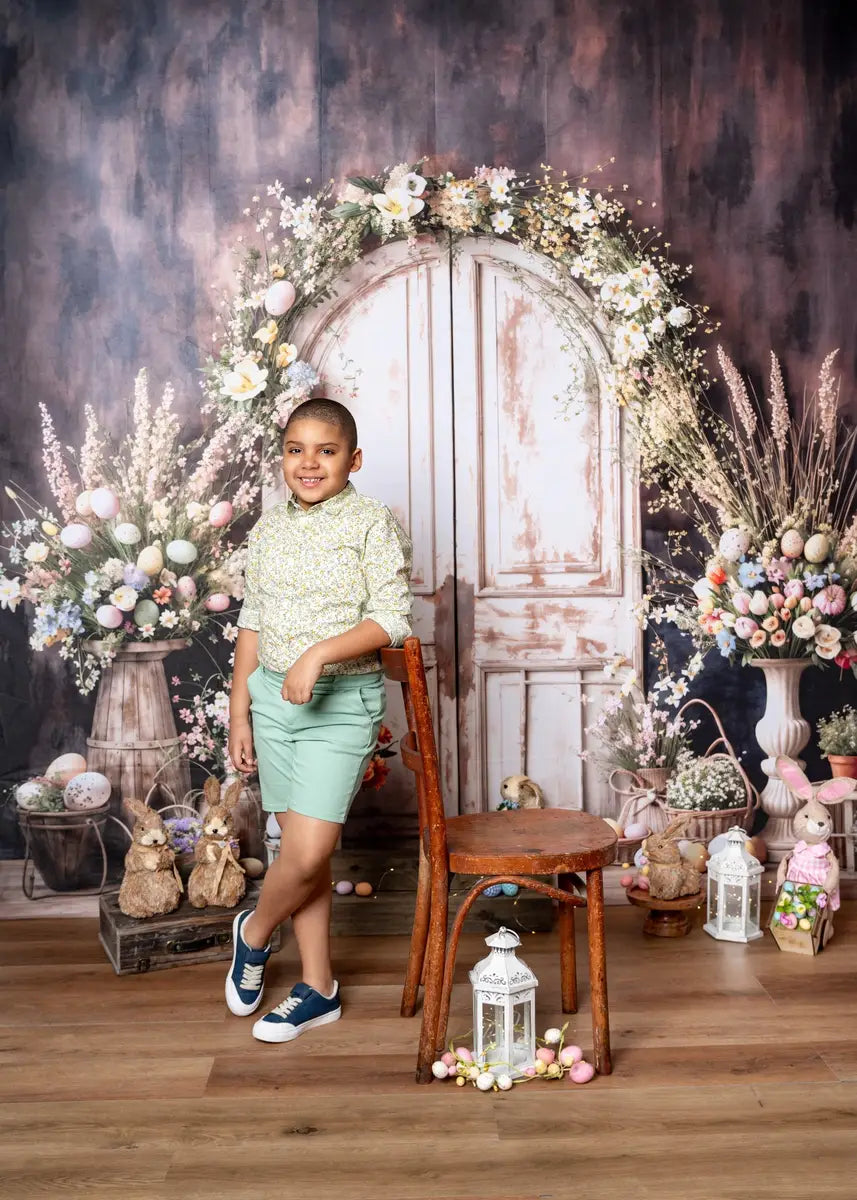 Flor de huevo de Pascua, fondo de puerta de madera blanca diseñado por Chain Photography