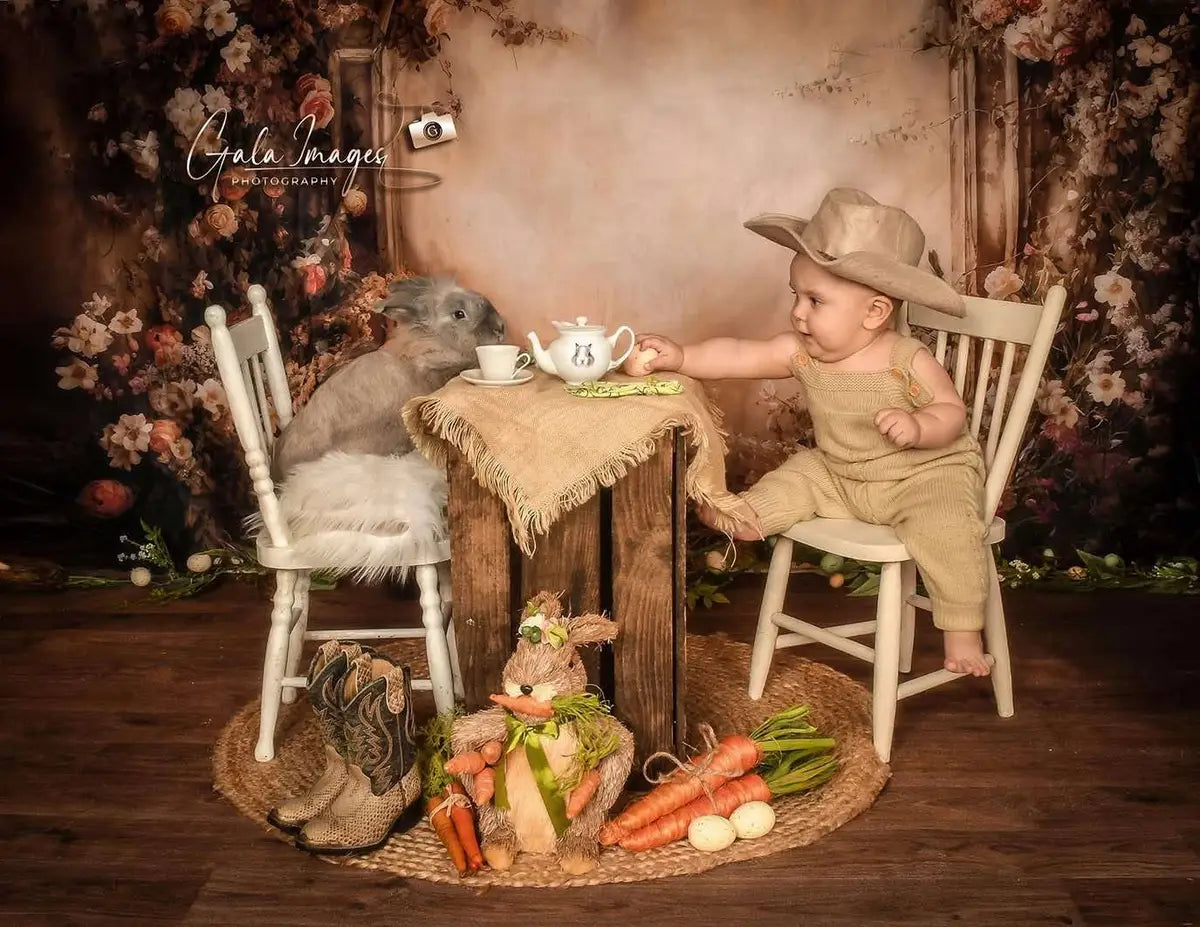 Zonnige Beige Bloemenmuur Voorjaarsachtergrond Ontworpen door Emetselch