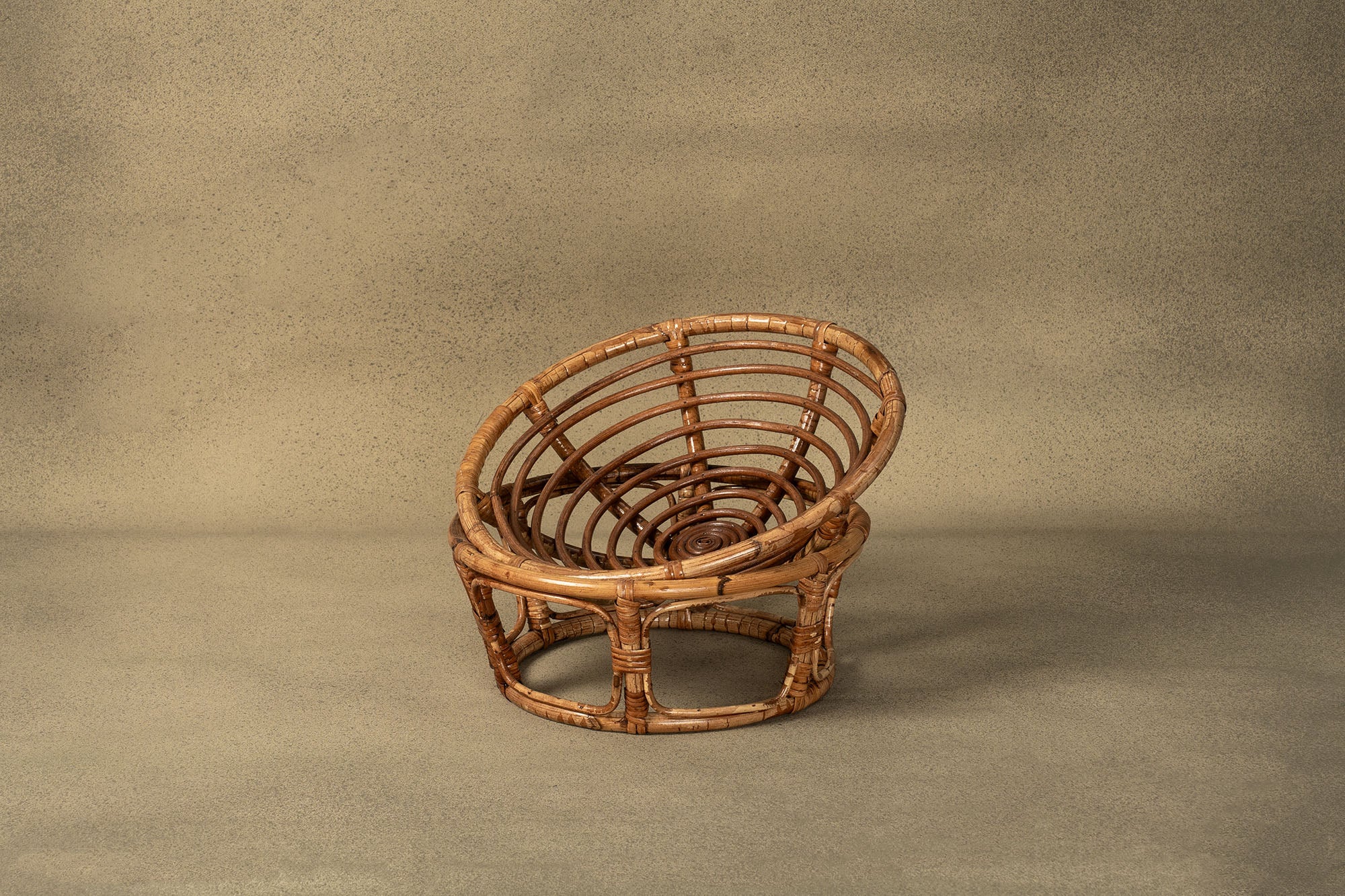 Cesto doppio rotondo intrecciato in bambù per props per neonati
