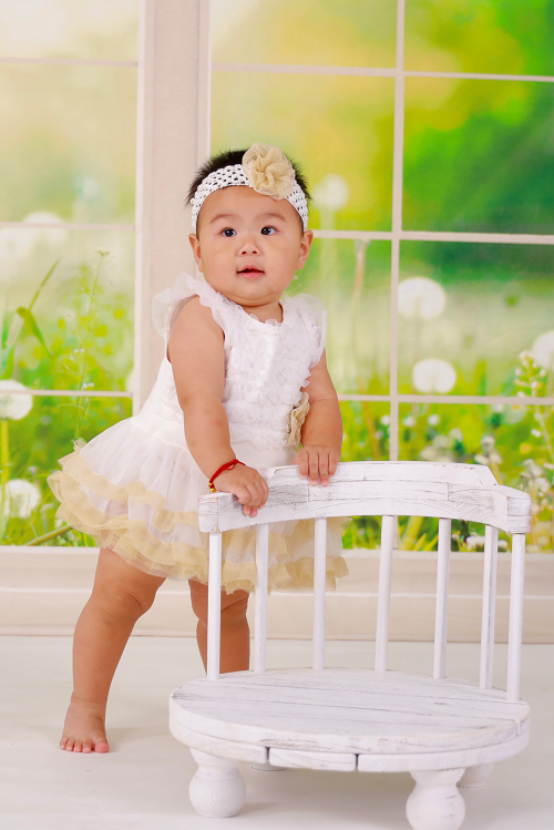 Silla de madera blanca vintage para fotografía de recién nacidos