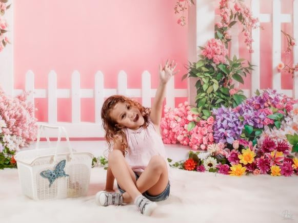 Spring Flower Arch Fence Pink Foto Achtergrond Designed by Emetselch