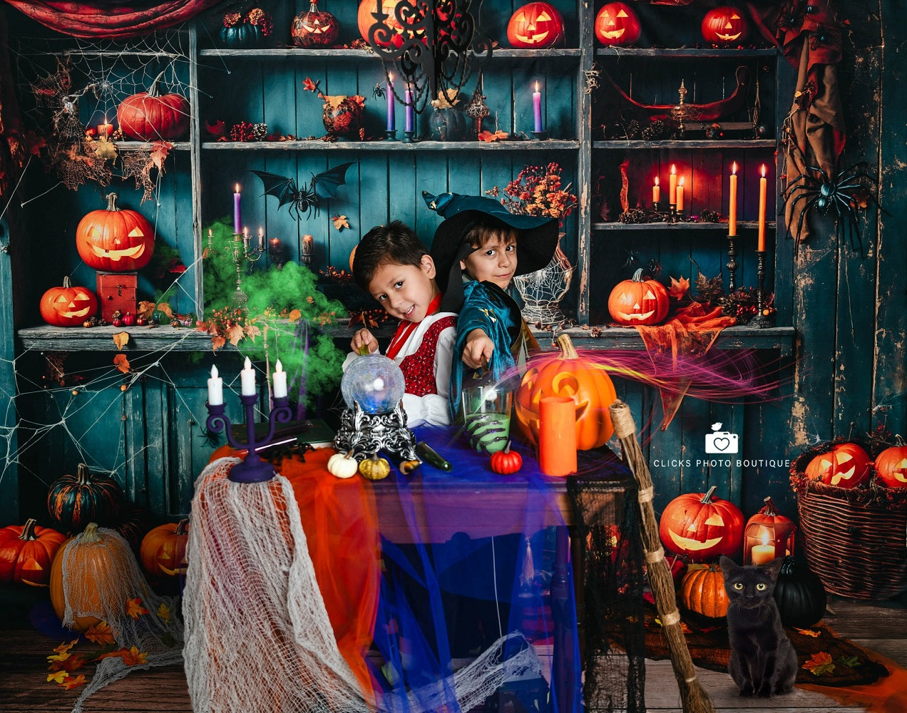 Fondo de tienda de calabaza de madera verde desgastada para Halloween Designed by Emetselch