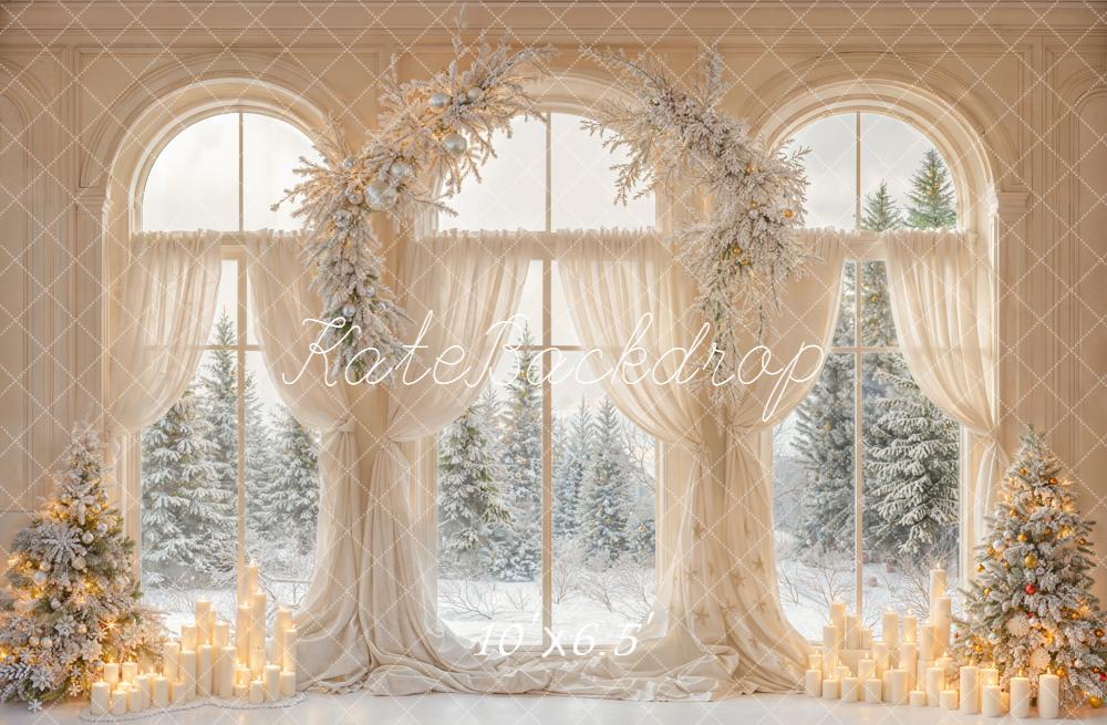 Fondo de Ventana Arqueada de Navidad con Árboles Nevados y Cortinas Blancas Diseño de Emetselch