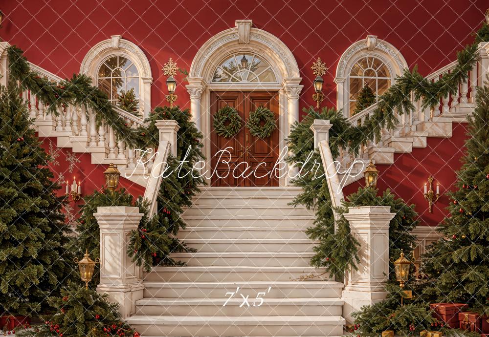 Fondo de Escaleras en Cascada de Navidad en Mansion Roja con Guirnaldas y Árboles Diseñado por Emetselch
