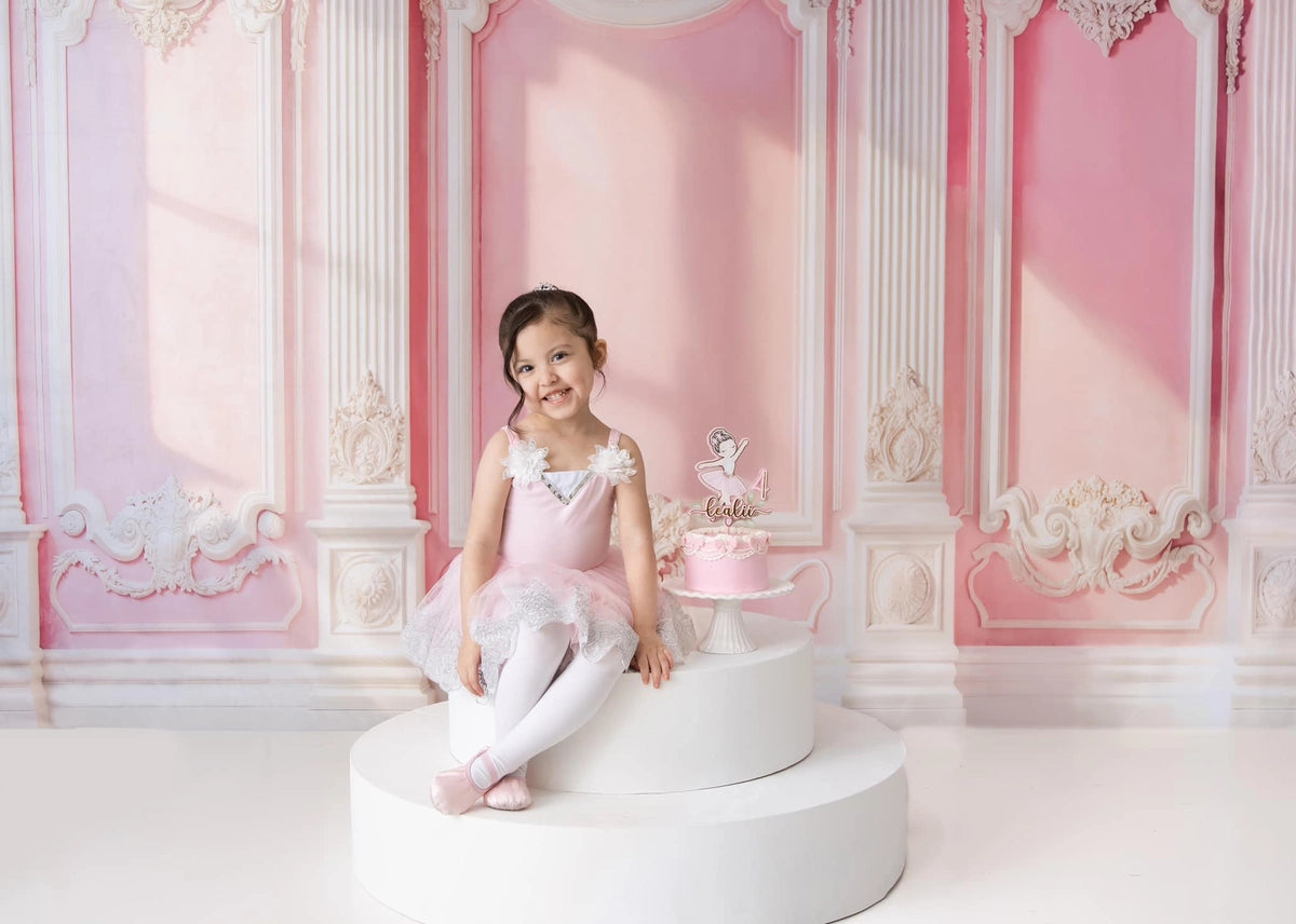 Elegant Roze Vintage Wand Zonlicht Foto Achtergrond Designed by Emetselch