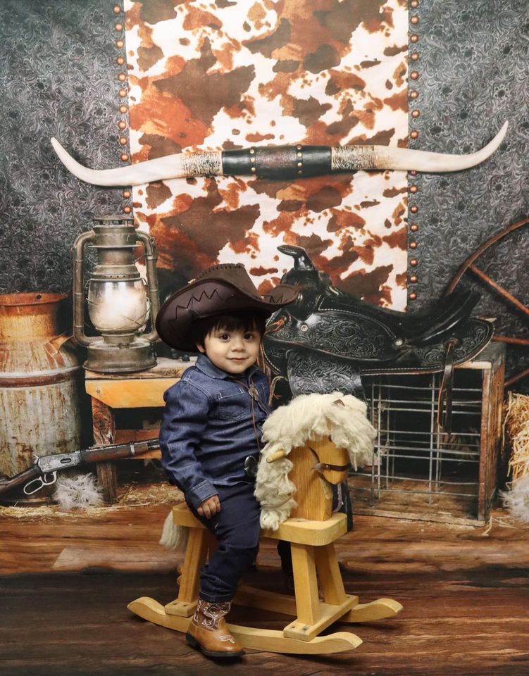 Cake Smash Wild West Sfondo in Pile Retro Progettato da Arica Kirby