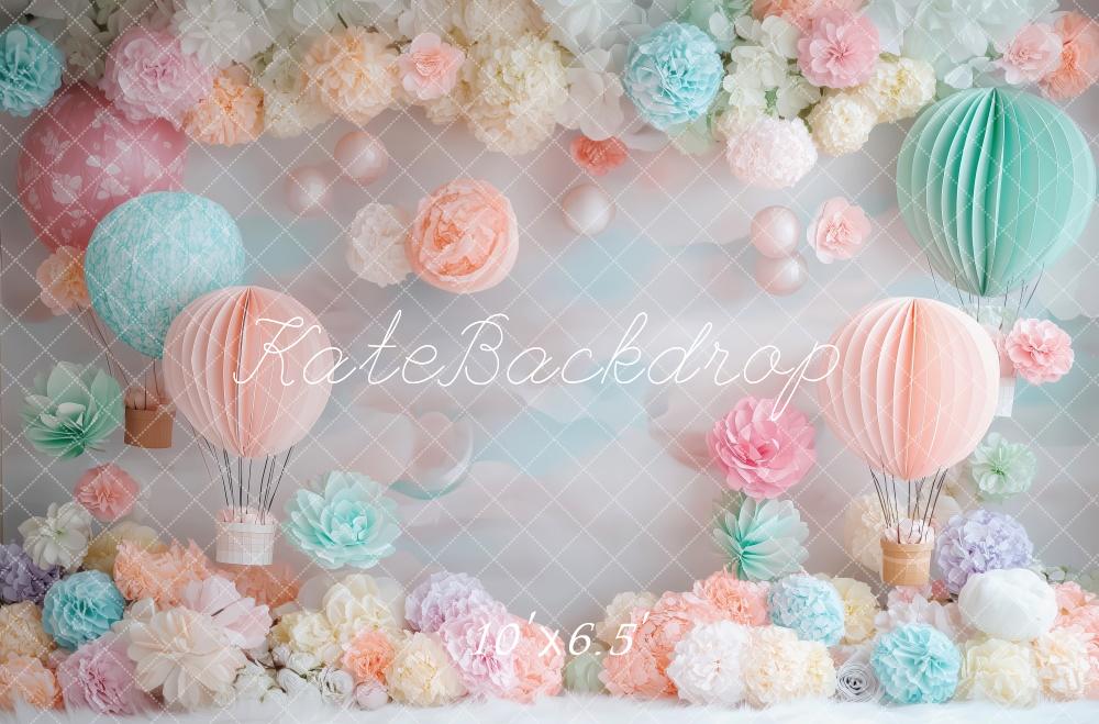 Fondo de globos de aire caliente pastel y flores diseñado por Patty Roberts