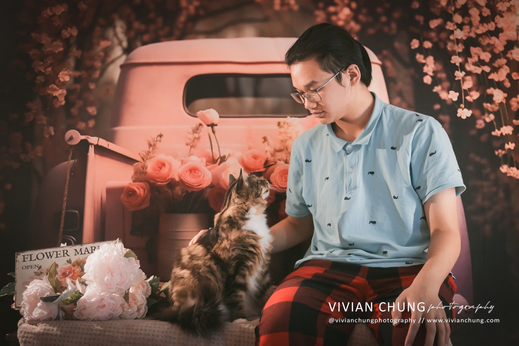 Valentine'sdag Roze Bloemen Vrachtwagen Foto Achtergrond Ontworpen door Chain Photography