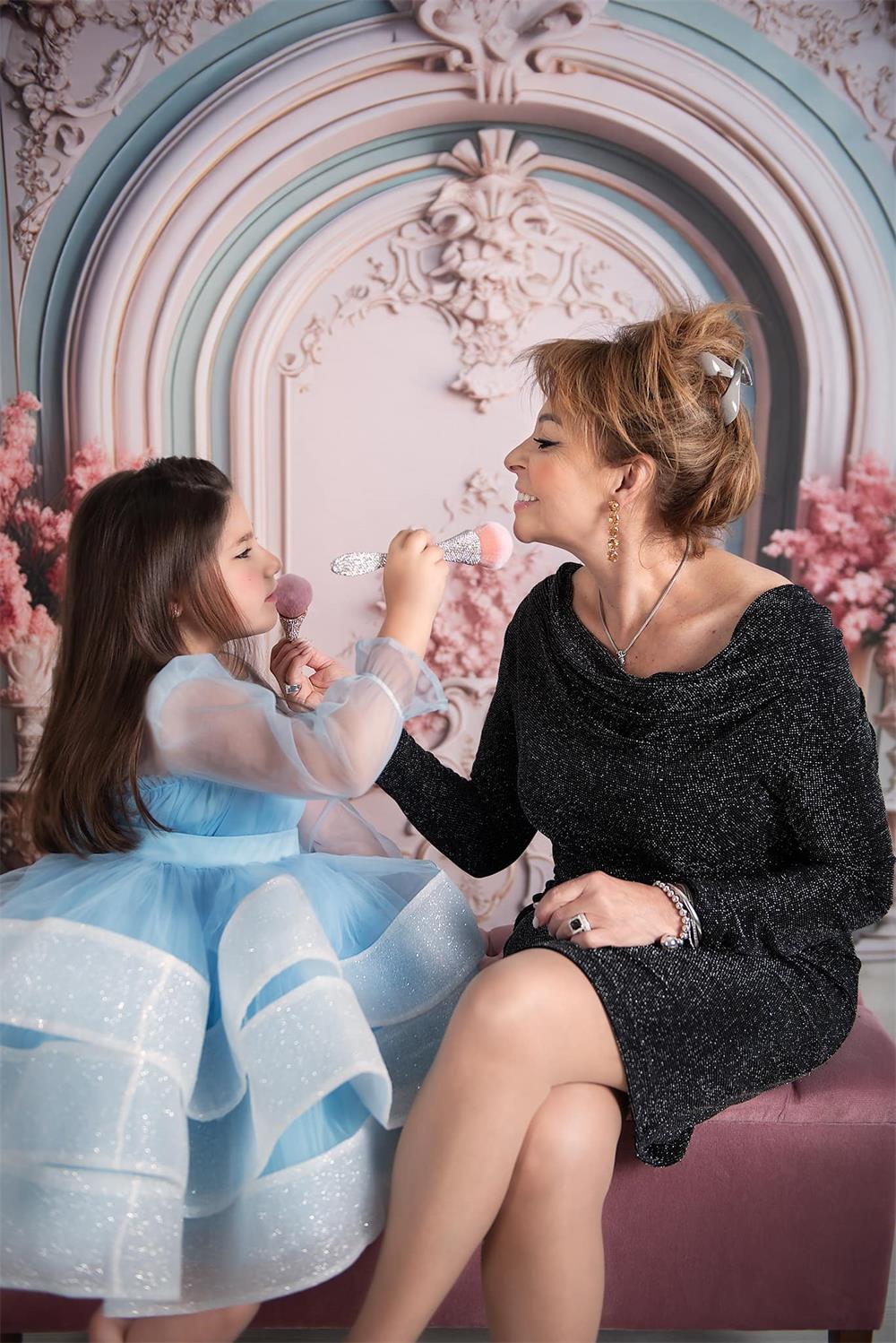 Sfondo murale vintage rosa e verde progettato da Chain Photography