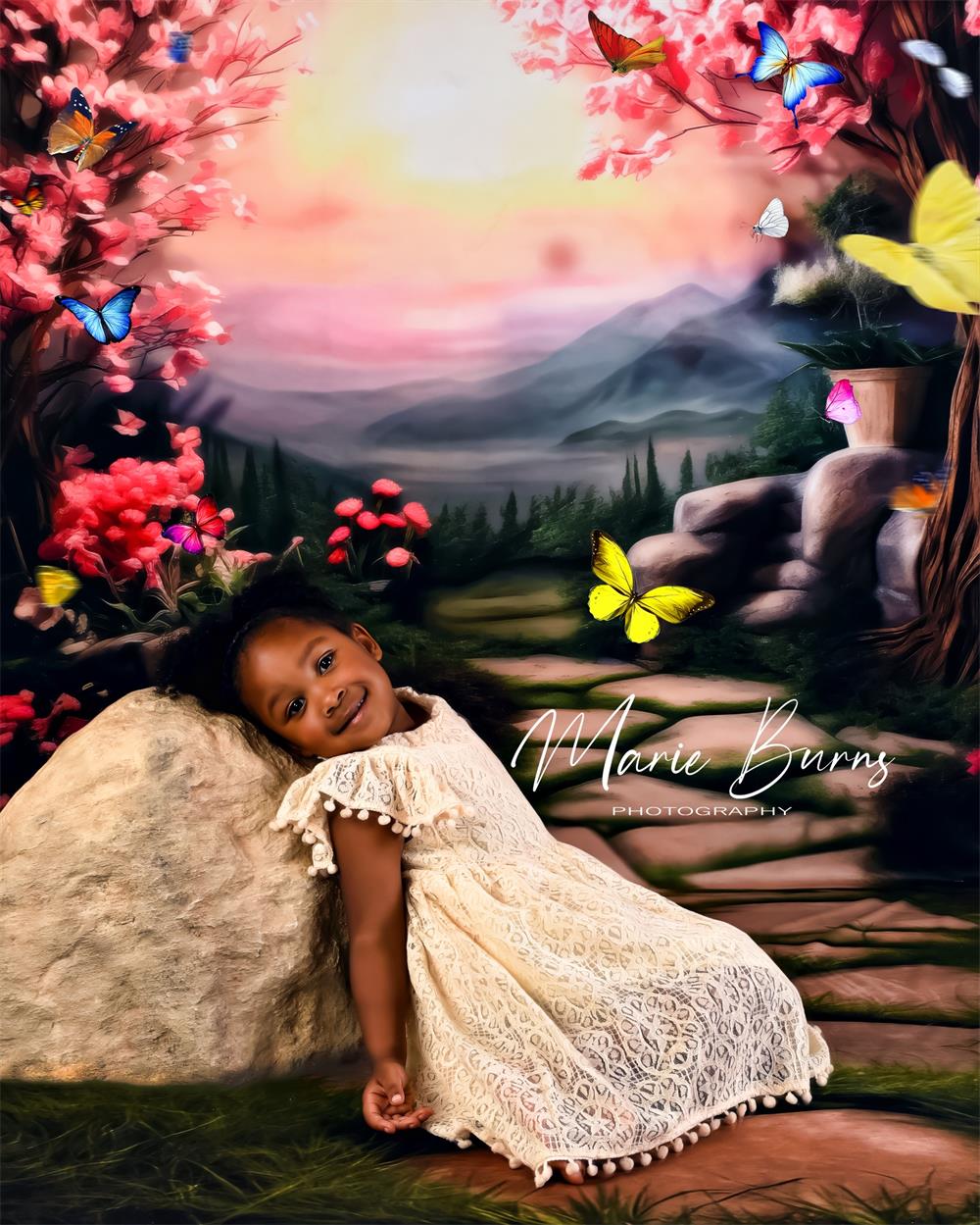 Fantasía de primavera con barrido rosa bokeh en un bosque de flores de cerezo, monte verde, prado y camino de piedra diseñado por Happy Squirrel Design