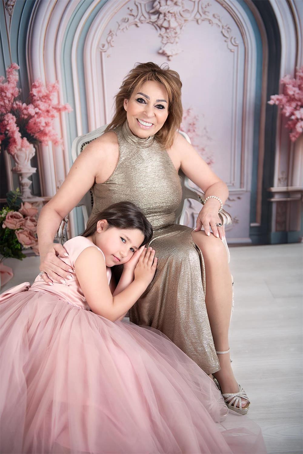 Sfondo murale vintage rosa e verde progettato da Chain Photography