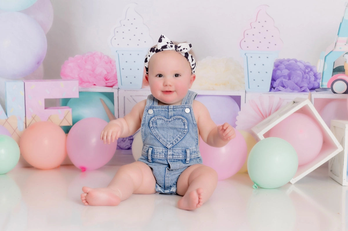 Fondo de helado de colores pasteles diseñado por Caitlin Lynch