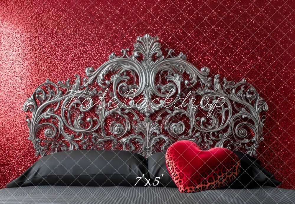 Cabecero Rojo Brillante con Diseño Ornamental Diseñado por Mini MakeBelieve