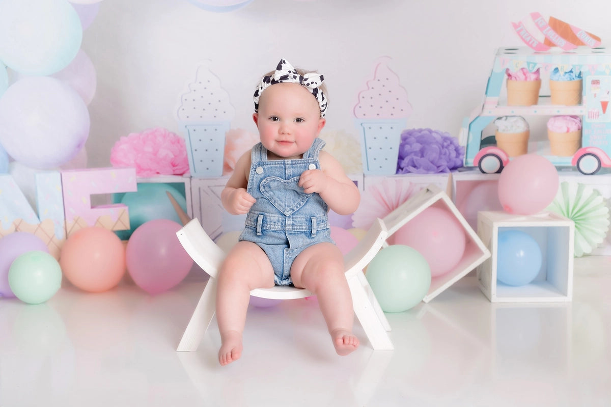 Fondo de helado de colores pasteles diseñado por Caitlin Lynch