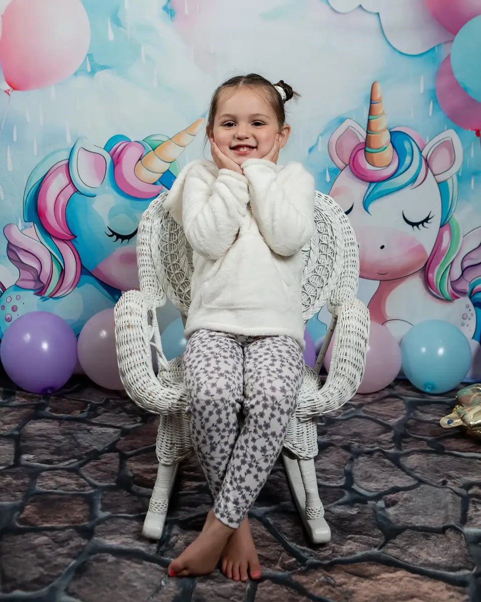 Fantasy Cartoon Kleurrijke Ballon Eenhoorn Graffiti Muur Foto Achtergrond Ontworpen door Patty Robert.