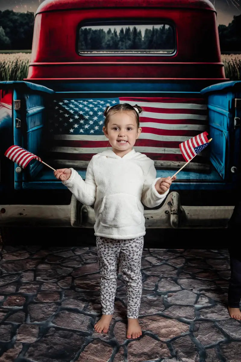 Onafhankelijkheidsdagnacht Vuurwerk Veld Bruin Houten Deur Rode Auto Foto Achtergrond Ontworpen door Laura Bybee