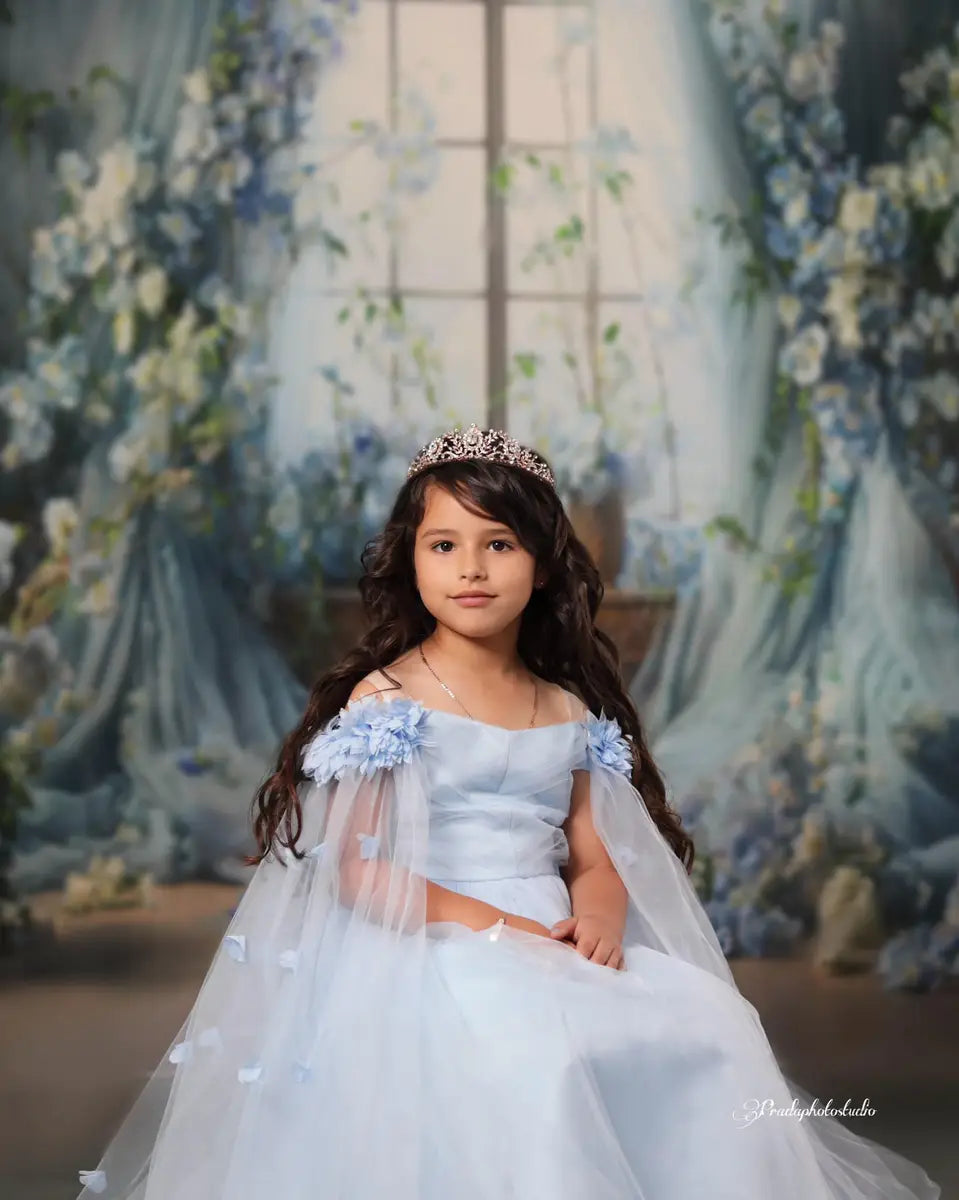 Blauwe bloemen gordijn raam kamer lentecoulisse ontworpen door Emetselch