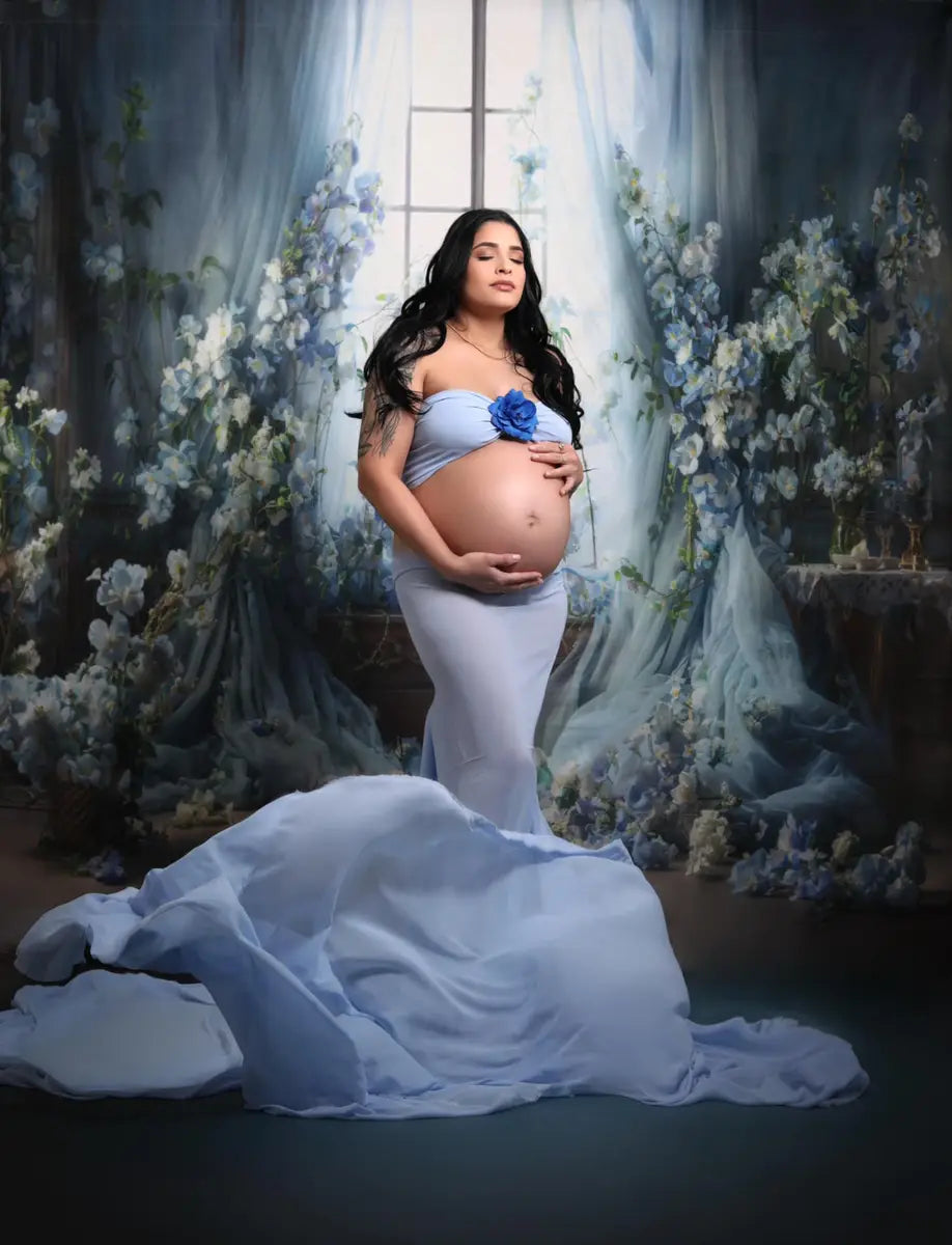 Blauwe bloemen gordijn raam kamer lentecoulisse ontworpen door Emetselch