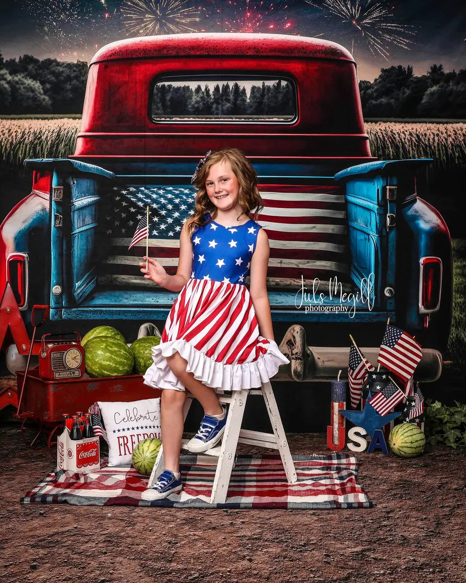 Onafhankelijkheidsdagnacht Vuurwerk Veld Bruin Houten Deur Rode Auto Foto Achtergrond Ontworpen door Laura Bybee