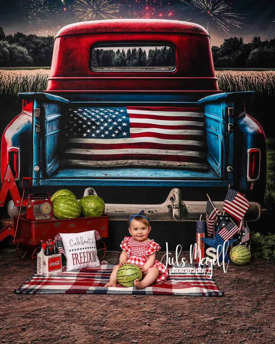 Onafhankelijkheidsdagnacht Vuurwerk Veld Bruin Houten Deur Rode Auto Foto Achtergrond Ontworpen door Laura Bybee