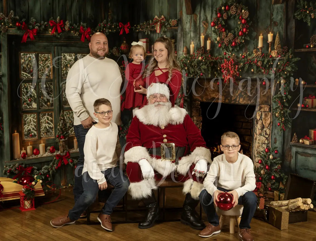Juego de sala con chimenea de gabinetes envejecidos en verde navideño diseñado por