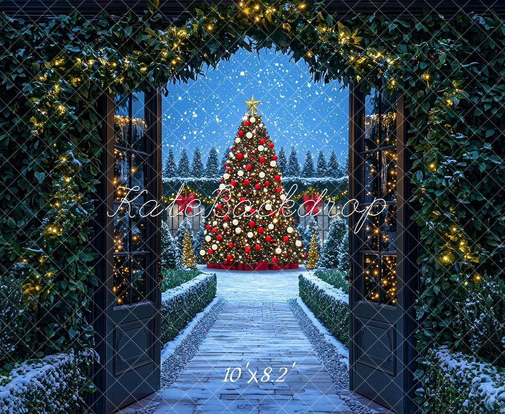 Fondo de Puerta Abierta de Árbol de Navidad Jardín Nevado con Luces diseñado por Mini MakeBelieve