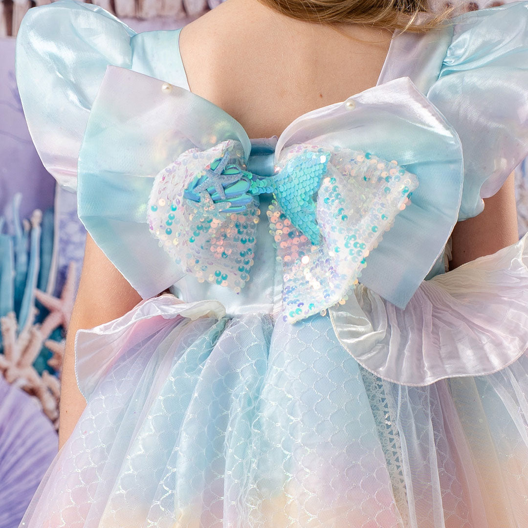 Vestido de niña de terciopelo rosa con lentejuelas y lazo en el hombro para fotografía
Designed by Kate