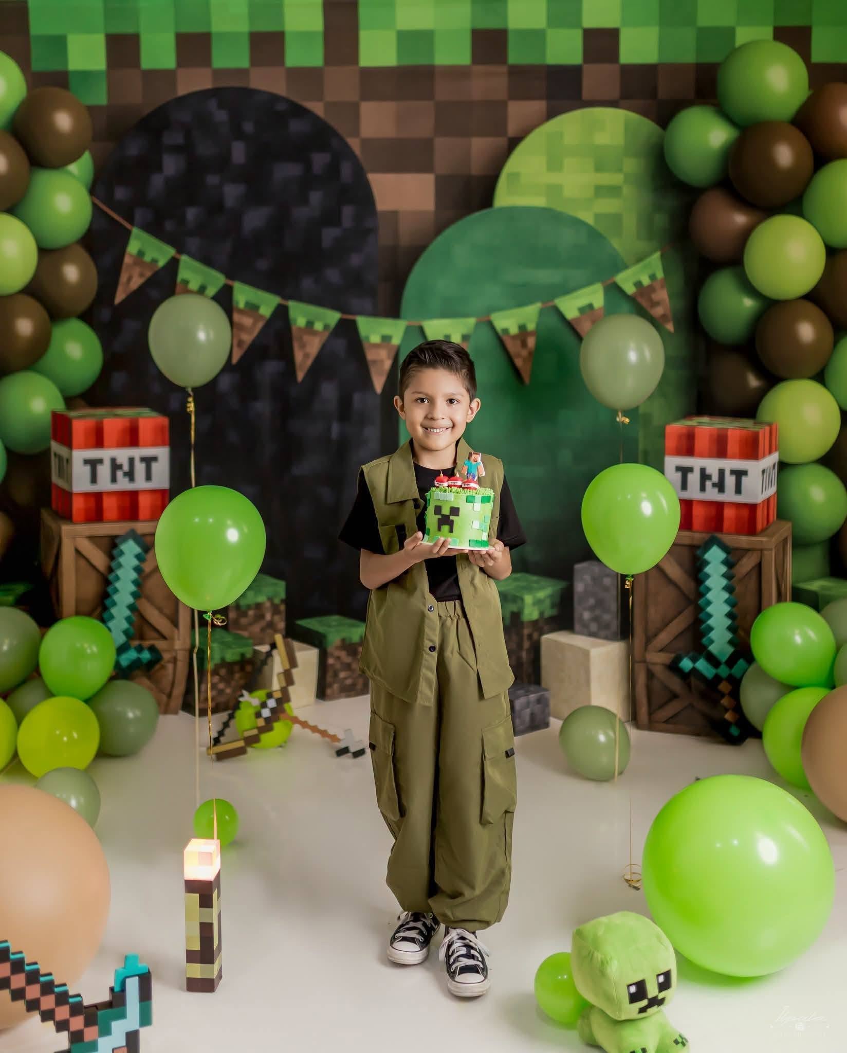 Gioco di Compleanno Ispirato per Ragazzi Sfondo Verde Designed by Mini MakeBelieve