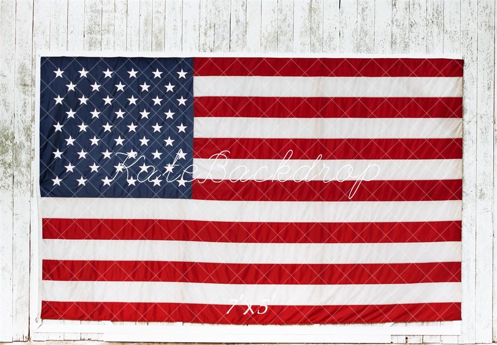 Fondo de madera blanca con bandera americana diseñado por Mandy Ringe Photography