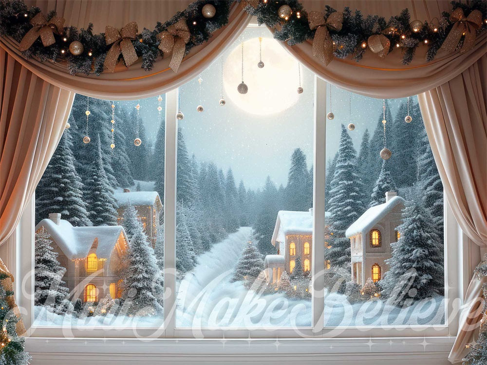 Noche de Navidad con cortina beige enmarcando la ventana diseñada por Mini MakeBelieve