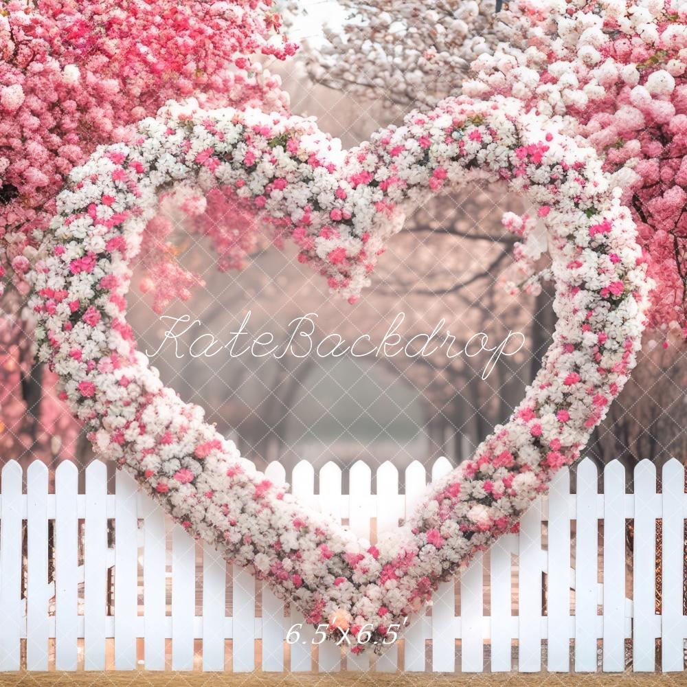 Arco di fiori a cuore primaverile progettato da Mini MakeBelieve