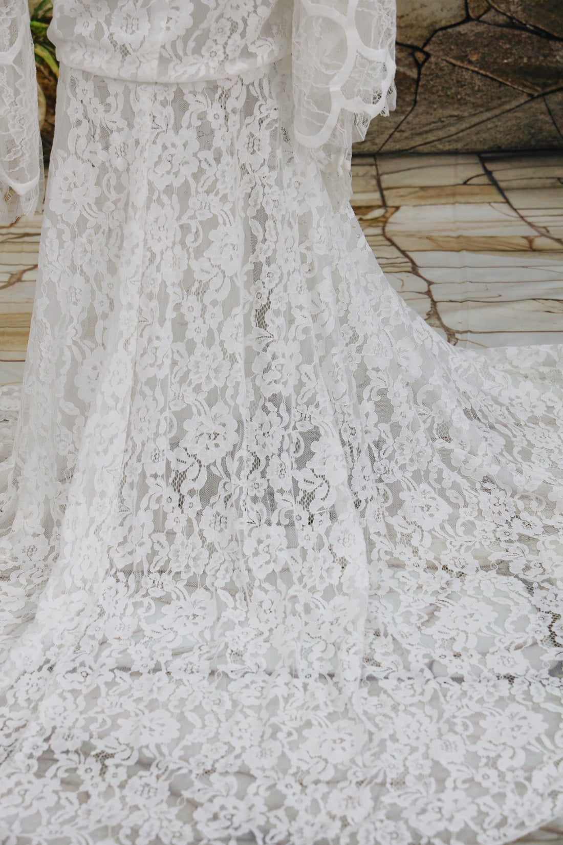 Vestido de fotos de maternidad blanco con escote en V de encaje