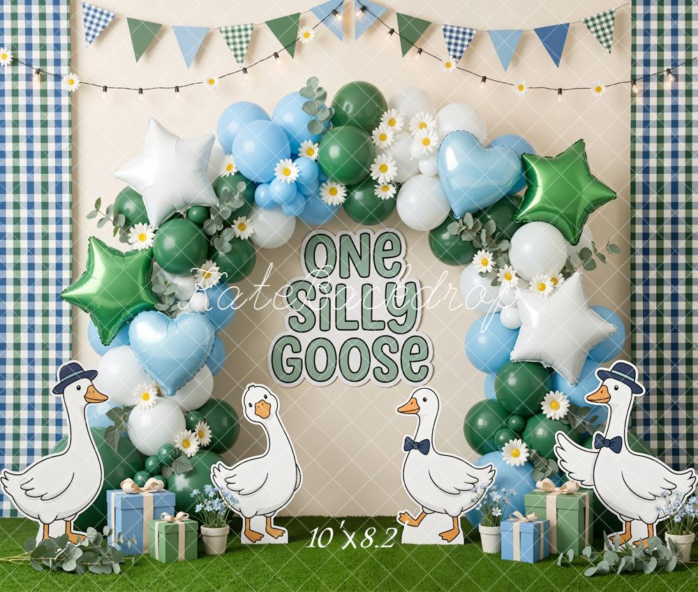 Kate Cake Smash Silly Goose Balloon Arch Green Plaid Daisy Backdrop Designed by Emetselch