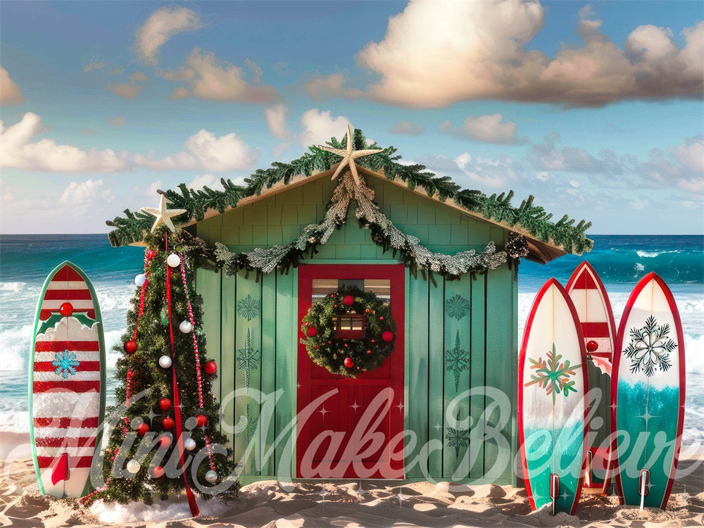 Kerst Zee Strand Groene Surfplank Hut Foto Achtergrond Ontworpen door Mini MakeBelieve