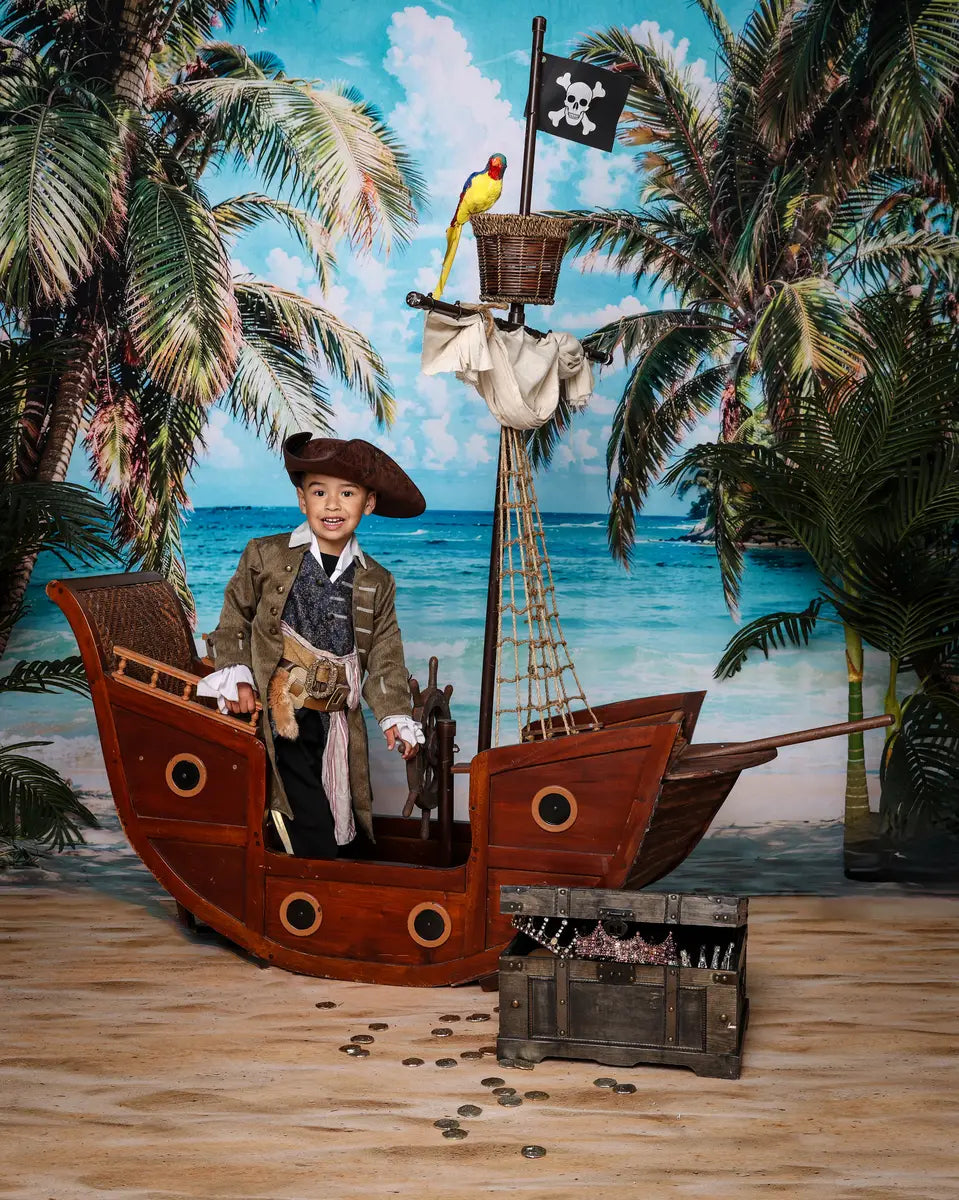 Zomerse zeestrand roze bloem groene boom blauwe lucht witte wolk golven achtergrond ontworpen door Emetselch