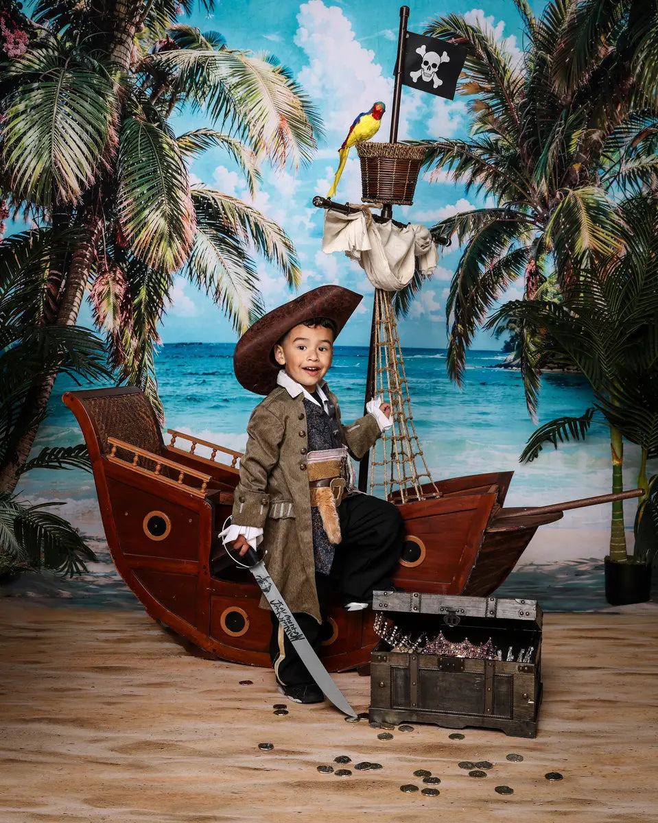 Zomerse zeestrand roze bloem groene boom blauwe lucht witte wolk golven achtergrond ontworpen door Emetselch