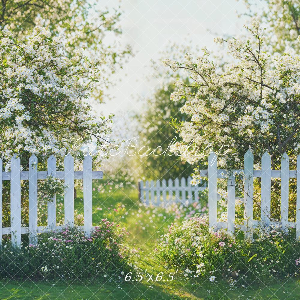 Fondo de Jardín de Primavera Cerca Blanca Designed by Emetselch