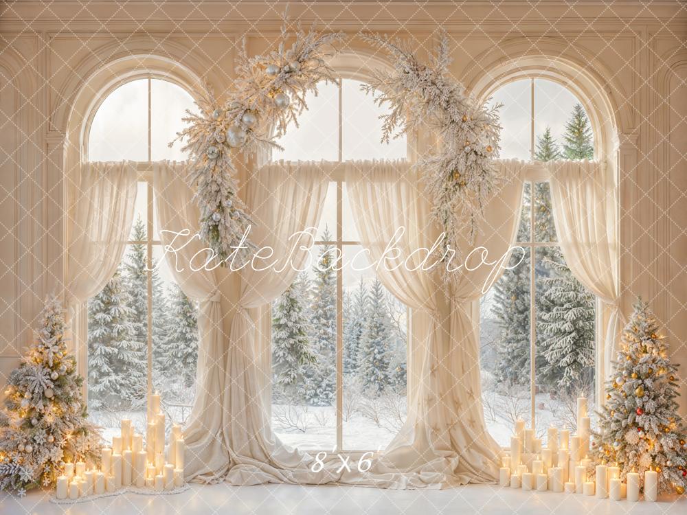 Fondo de Ventana Arqueada de Navidad con Árboles Nevados y Cortinas Blancas Diseño de Emetselch