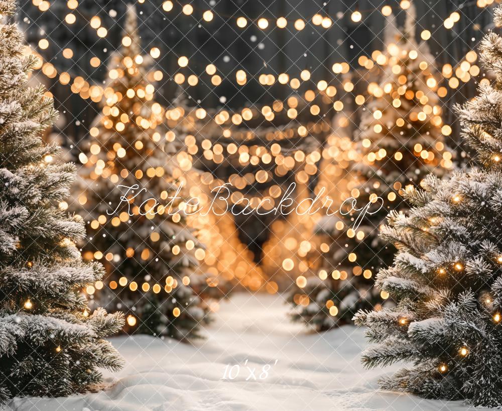 Fondo de luces de cuerda de pinos nevados de Navidad Designed by Emetselch
