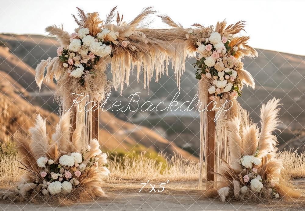 Arco de flores al aire libre boho diseñado por Patty Roberts