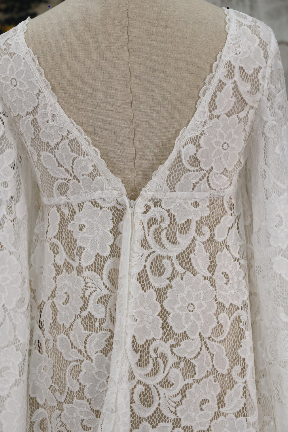 Witte Kant V-hals Split Sleepende Zwangerschaps Fotoshoot Jurk Designed by